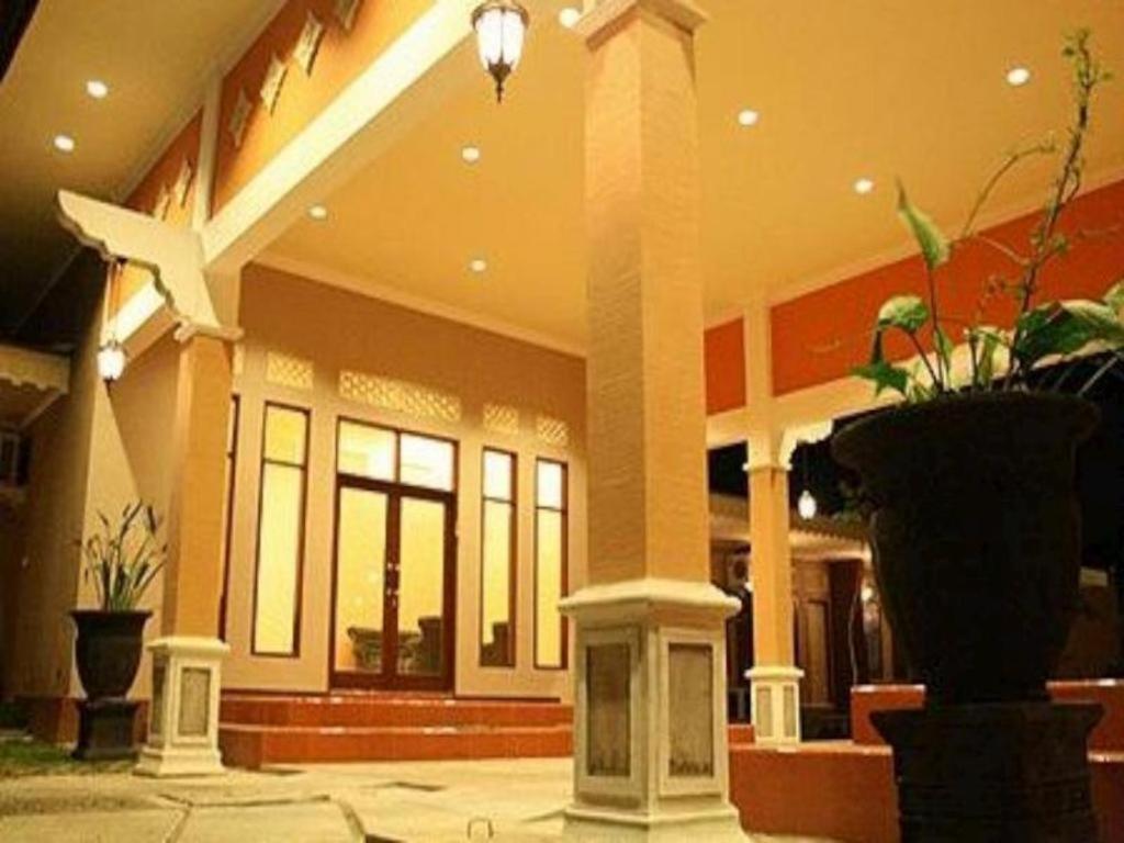 Patria Garden Hotel Blitar Exterior foto